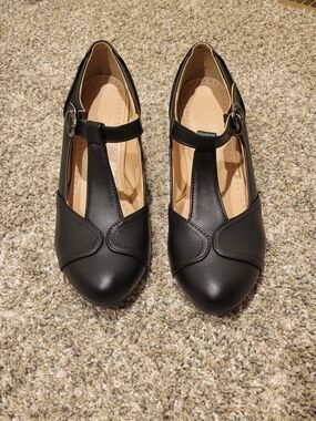Black T-Strap Heeled Women's Pumps - Classic Work-to-Evening Style